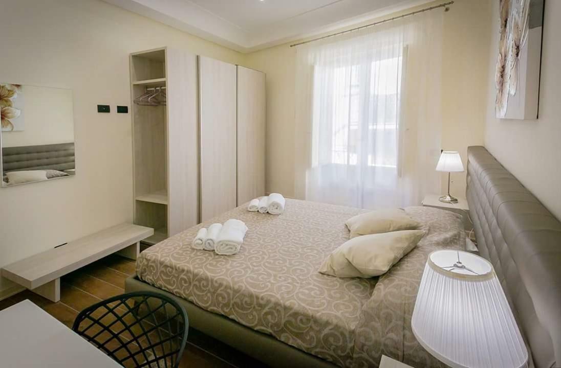 Le Suite Del Corso 切法卢 外观 照片